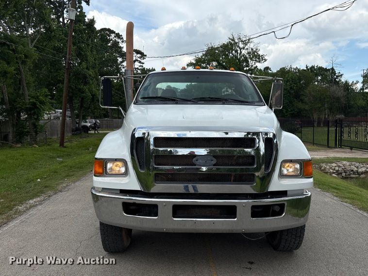 image for item EU0634 2011 Ford F750 utility / service truck