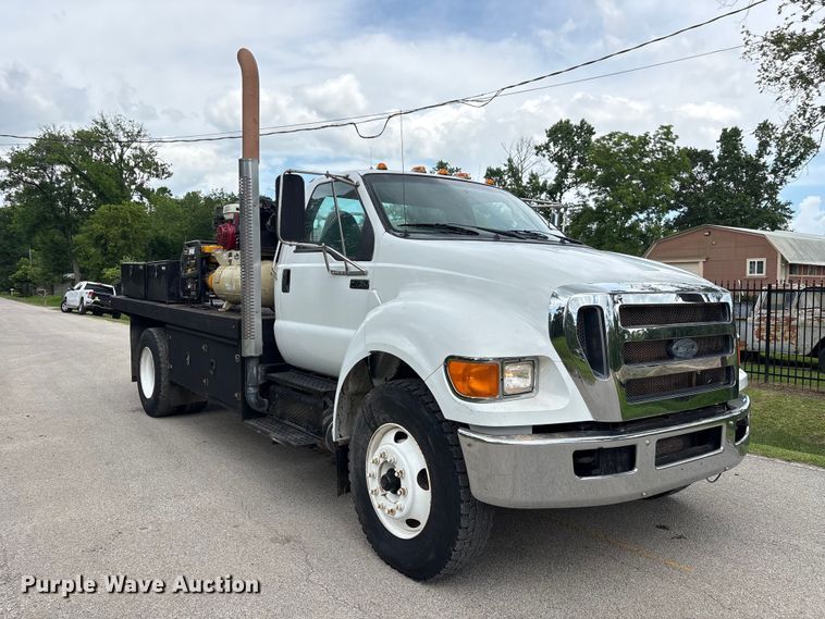image for item EU0634 2011 Ford F750 utility / service truck