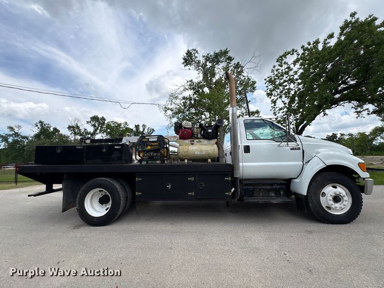image for item EU0634 2011 Ford F750 utility / service truck