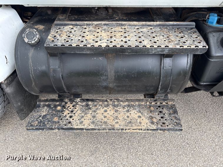 image for item EU0634 2011 Ford F750 utility / service truck