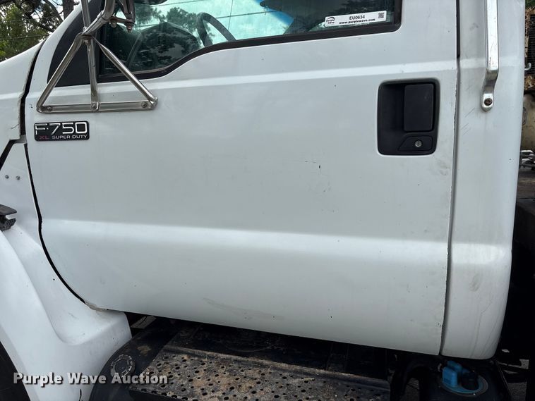image for item EU0634 2011 Ford F750 utility / service truck