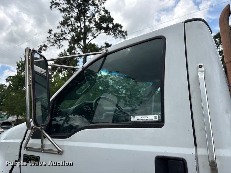 image for item EU0634 2011 Ford F750 utility / service truck