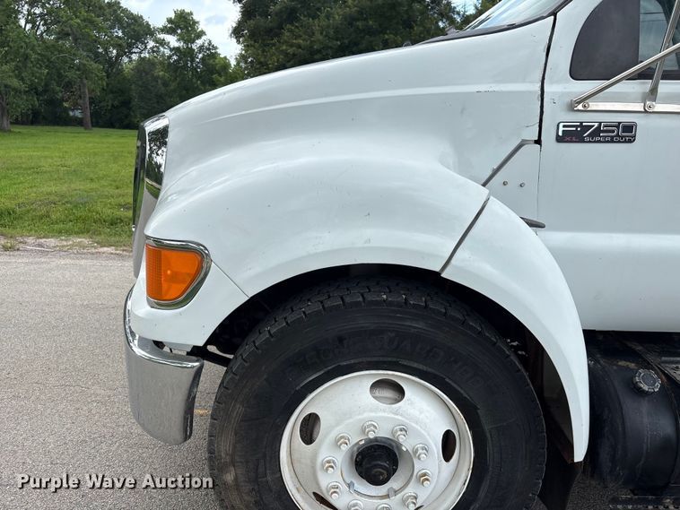 image for item EU0634 2011 Ford F750 utility / service truck