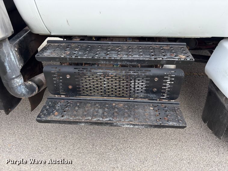 image for item EU0634 2011 Ford F750 utility / service truck