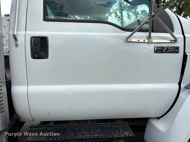 image for item EU0634 2011 Ford F750 utility / service truck
