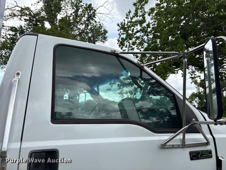 image for item EU0634 2011 Ford F750 utility / service truck