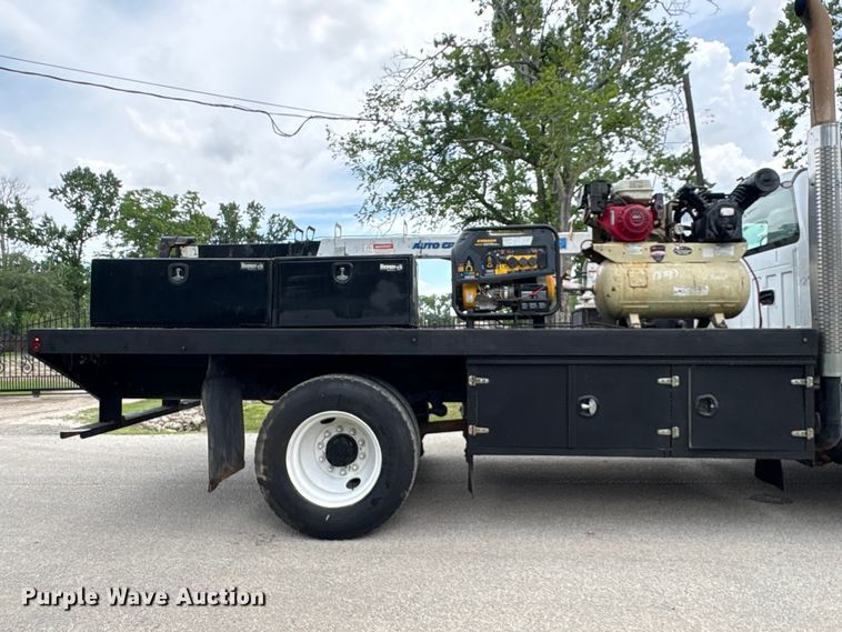 image for item EU0634 2011 Ford F750 utility / service truck