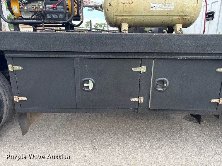 image for item EU0634 2011 Ford F750 utility / service truck