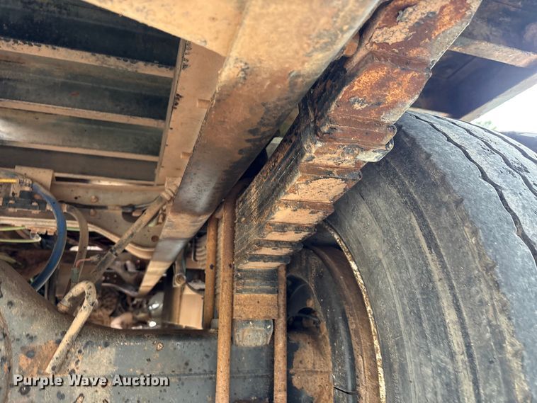 image for item EU0634 2011 Ford F750 utility / service truck