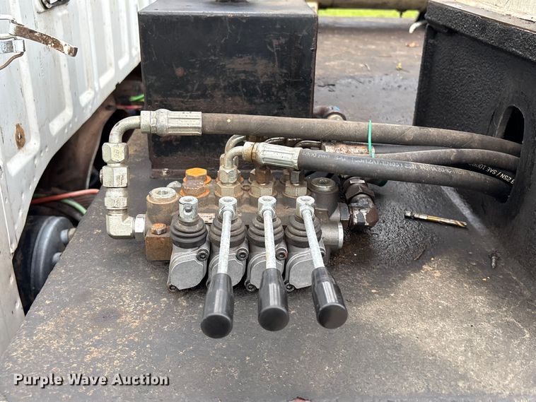 image for item EU0634 2011 Ford F750 utility / service truck