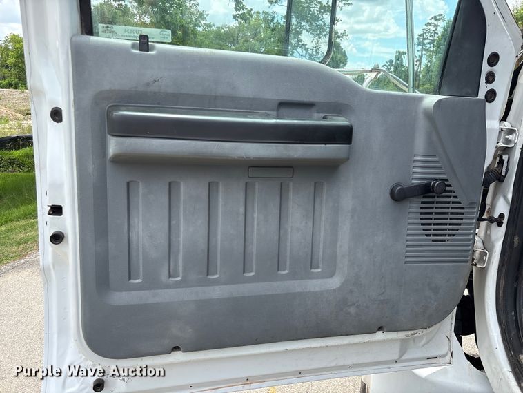 image for item EU0634 2011 Ford F750 utility / service truck