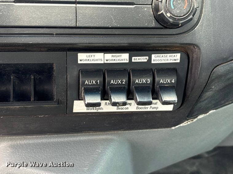 image for item EU0634 2011 Ford F750 utility / service truck