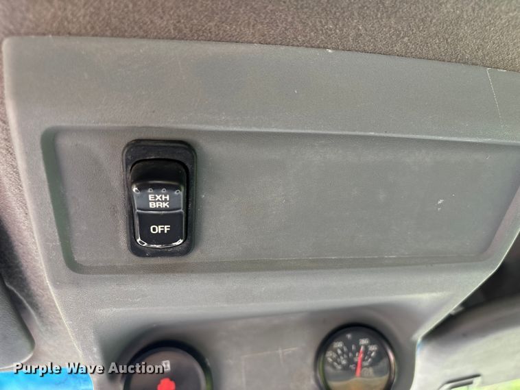 image for item EU0634 2011 Ford F750 utility / service truck