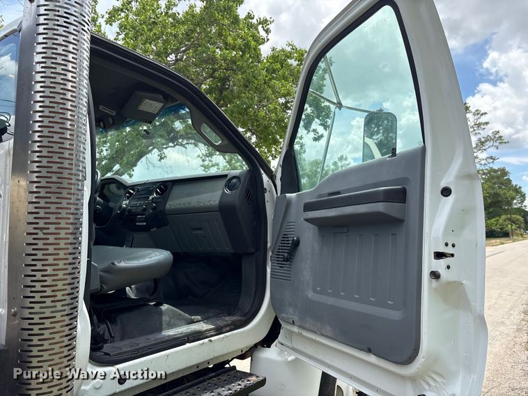 image for item EU0634 2011 Ford F750 utility / service truck