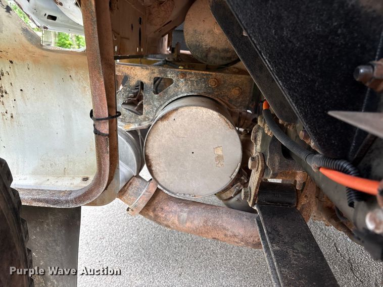 image for item EU0634 2011 Ford F750 utility / service truck