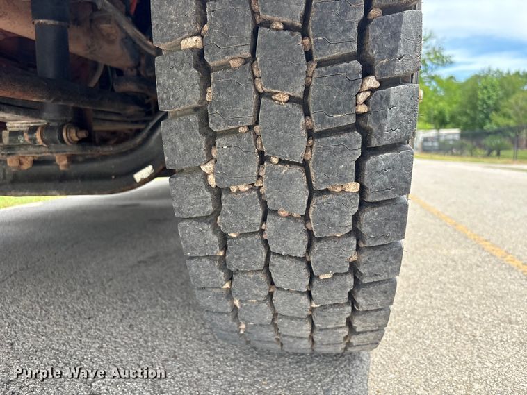 image for item EU0634 2011 Ford F750 utility / service truck