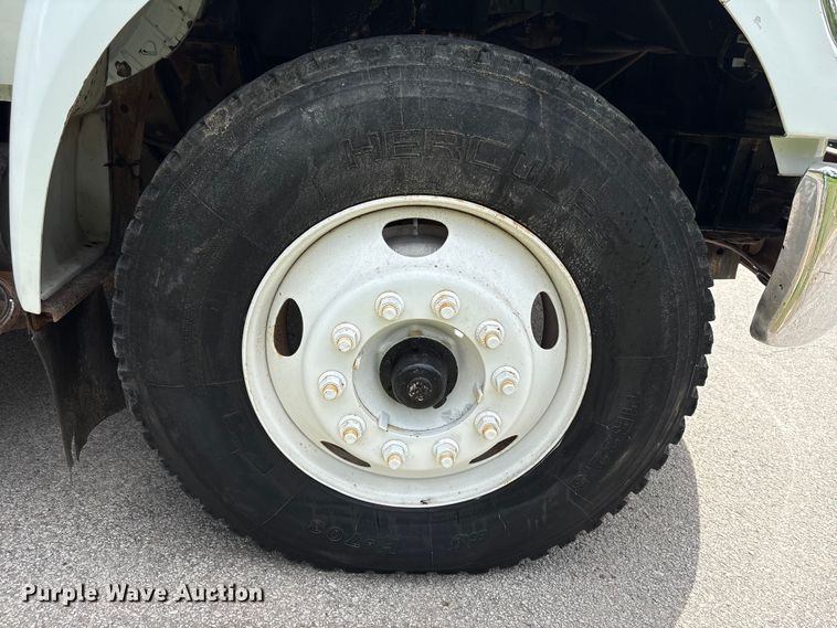 image for item EU0634 2011 Ford F750 utility / service truck