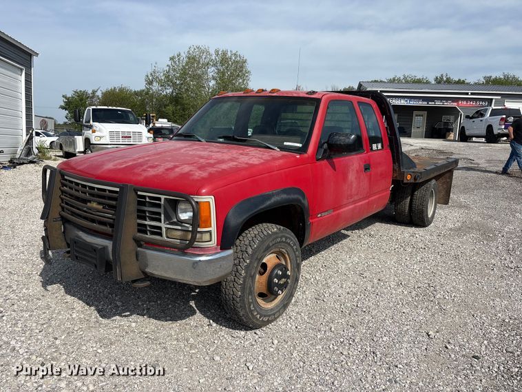 1993 Chevrolet K3500 Ext. Cab flatbed pickup truck