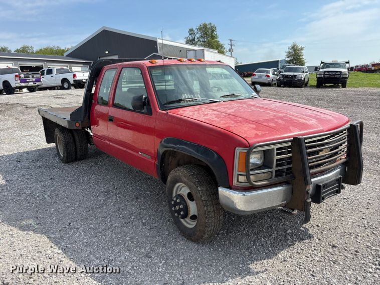 image for item EU5615 1993 Chevrolet K3500 Ext. Cab flatbed pickup truck