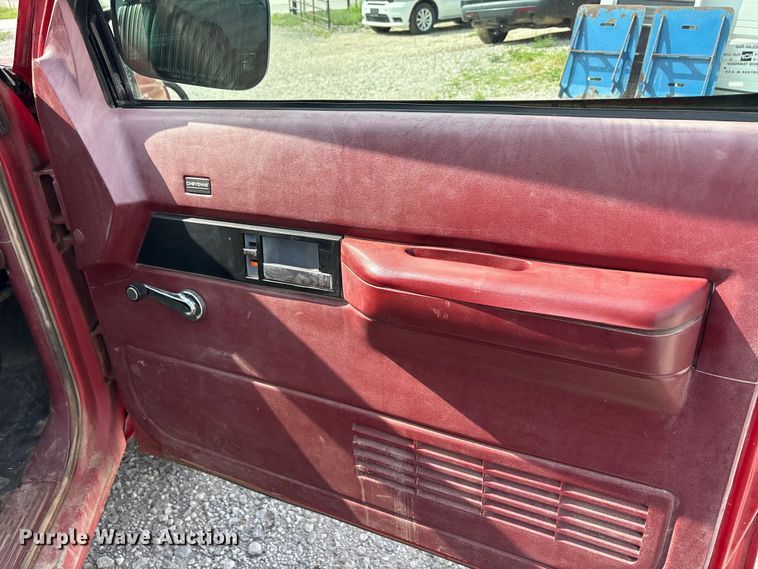 image for item EU5615 1993 Chevrolet K3500 Ext. Cab flatbed pickup truck