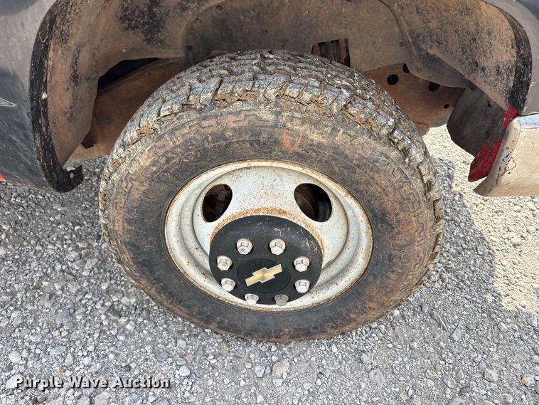 image for item EU5615 1993 Chevrolet K3500 Ext. Cab flatbed pickup truck