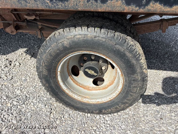 image for item EU5615 1993 Chevrolet K3500 Ext. Cab flatbed pickup truck
