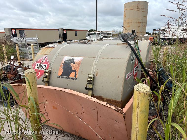 image for item EU5671 (2) fuel tanks
