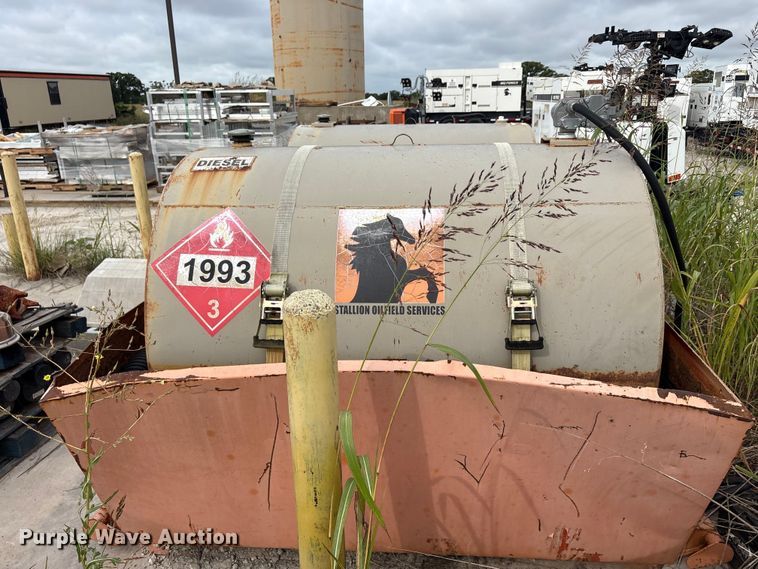 image for item EU5671 (2) fuel tanks