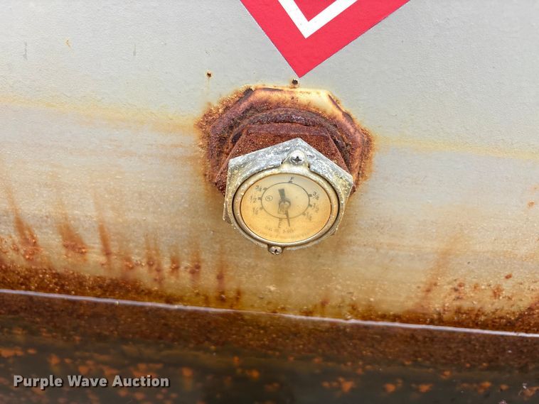 image for item EU5671 (2) fuel tanks