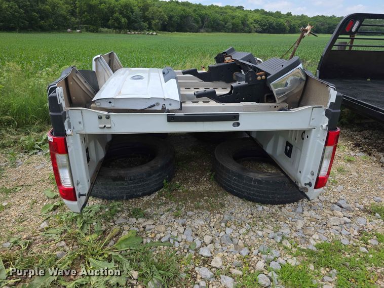 image for item EV2112 Ford pickup truck bed