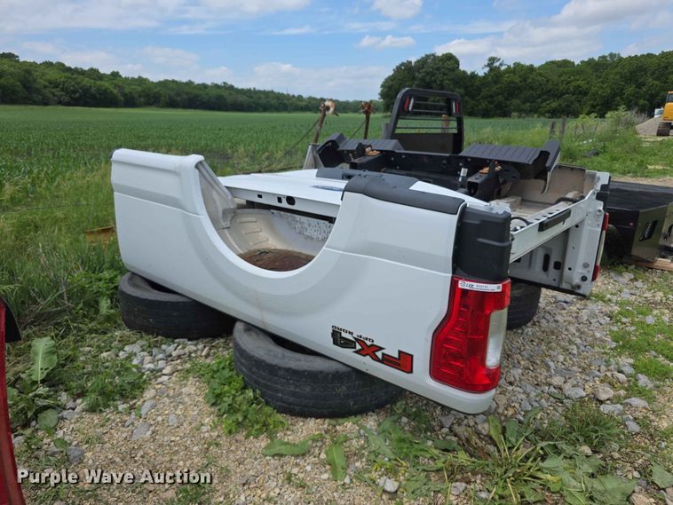 image for item EV2112 Ford pickup truck bed