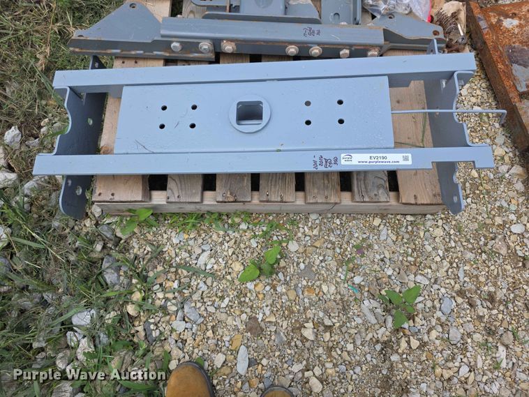 image for item EV2190 (2) Gooseneck hitches