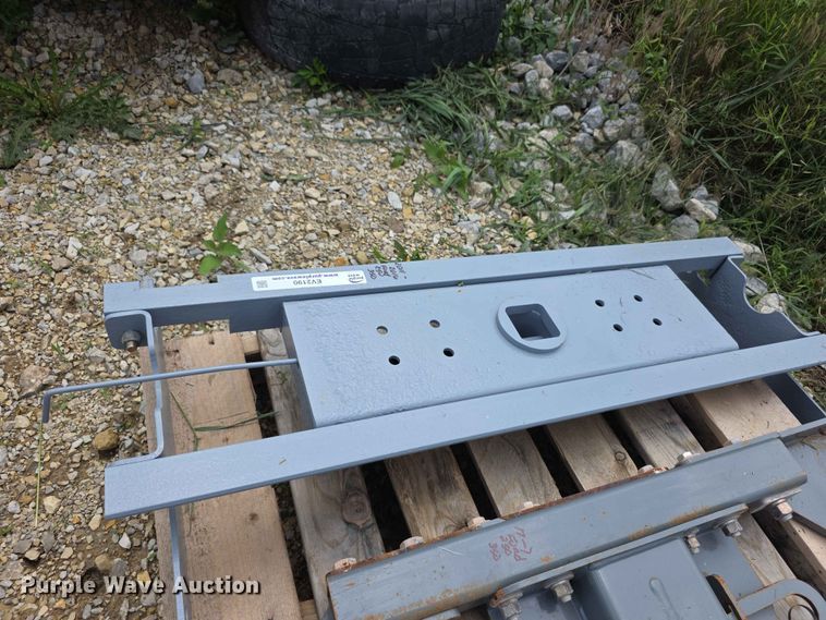 image for item EV2190 (2) Gooseneck hitches