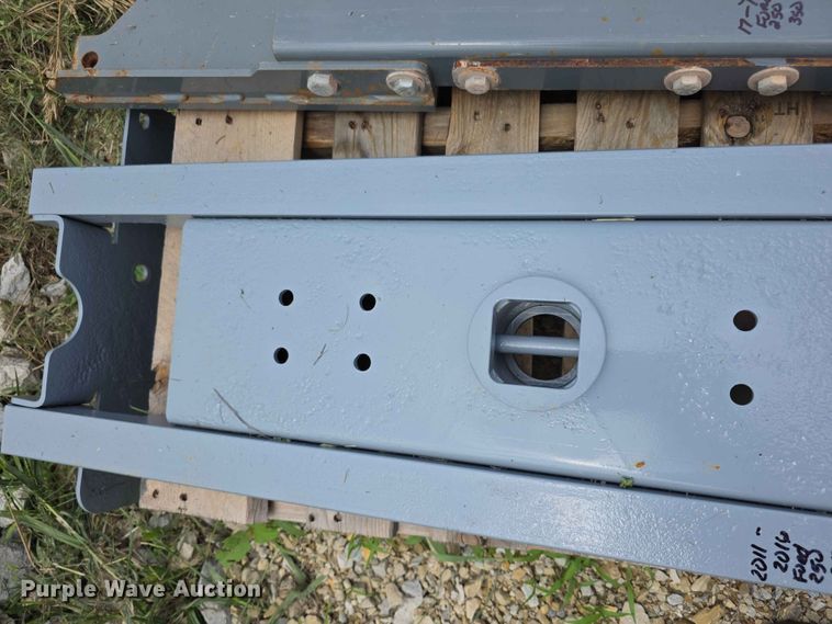 image for item EV2190 (2) Gooseneck hitches