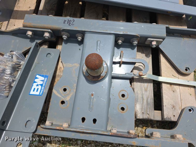 image for item EV2190 (2) Gooseneck hitches