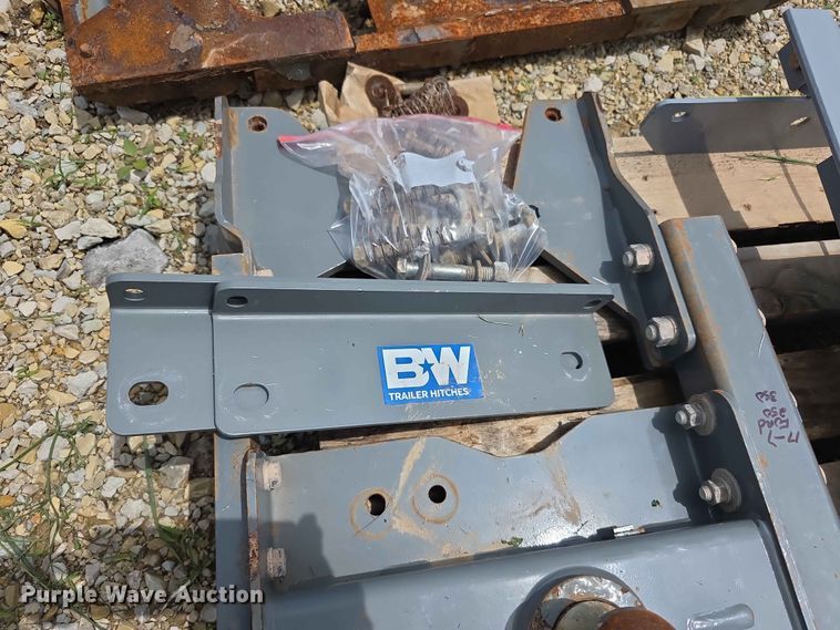 image for item EV2190 (2) Gooseneck hitches