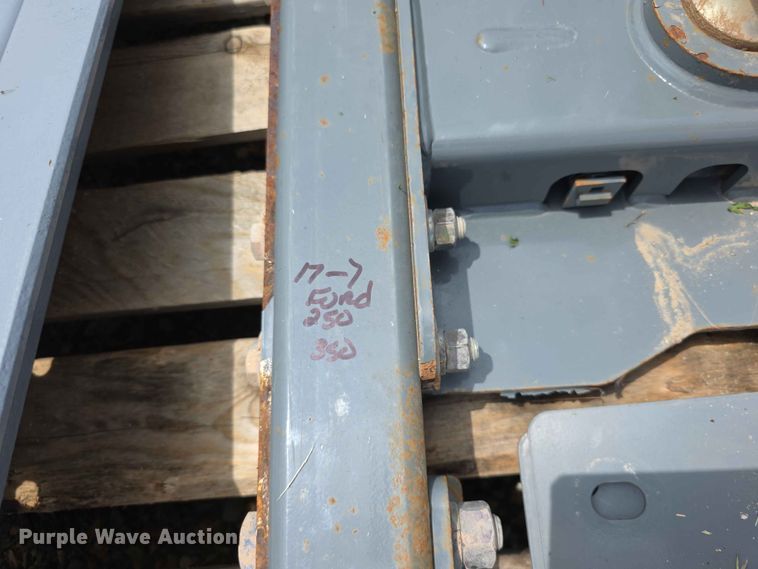 image for item EV2190 (2) Gooseneck hitches