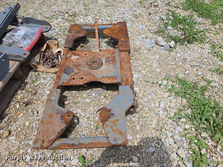 image for item EV2190 (2) Gooseneck hitches