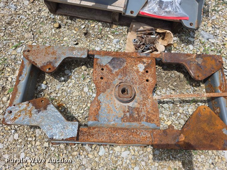 image for item EV2190 (2) Gooseneck hitches