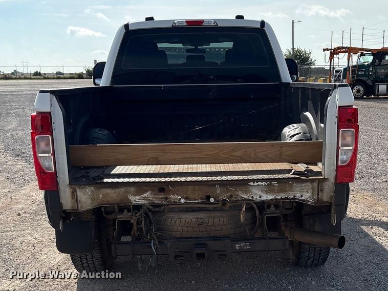 image for item EW0015 2022 Ford F250 Super Duty Crew Cab pickup truck