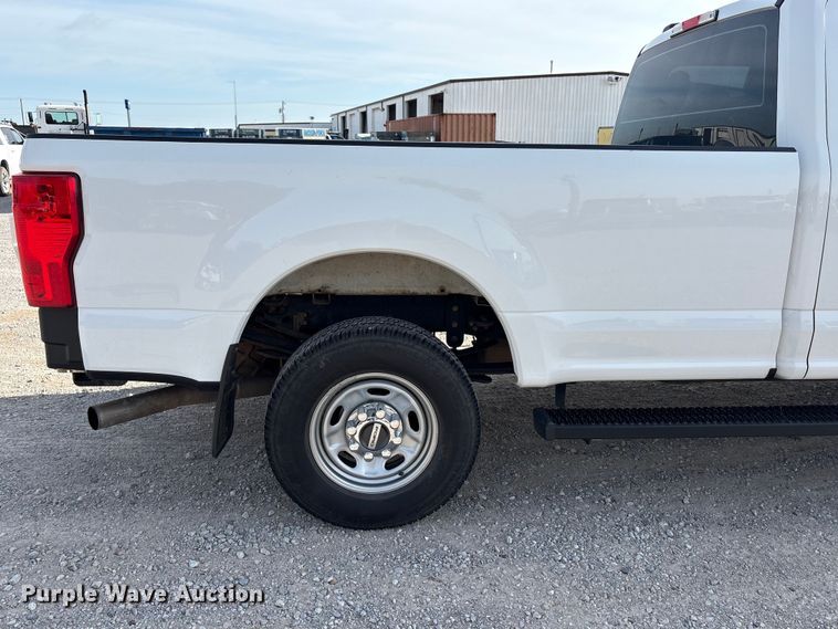 image for item EW0015 2022 Ford F250 Super Duty Crew Cab pickup truck