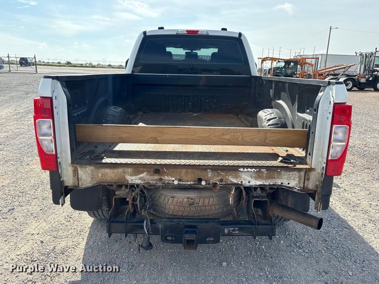 image for item EW0015 2022 Ford F250 Super Duty Crew Cab pickup truck