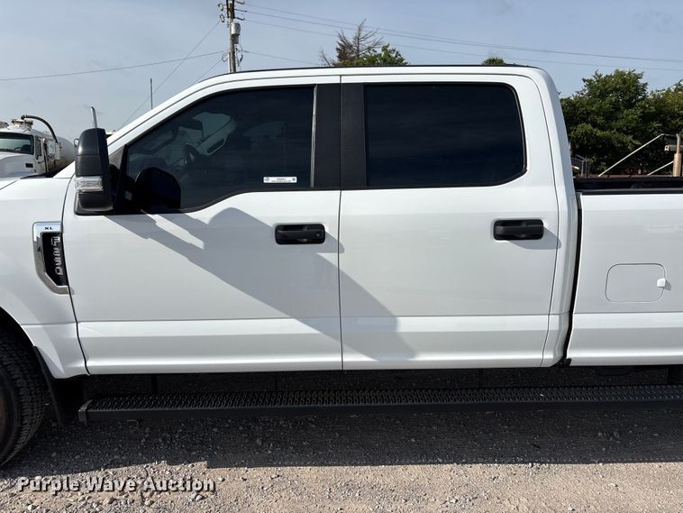 image for item EW0015 2022 Ford F250 Super Duty Crew Cab pickup truck