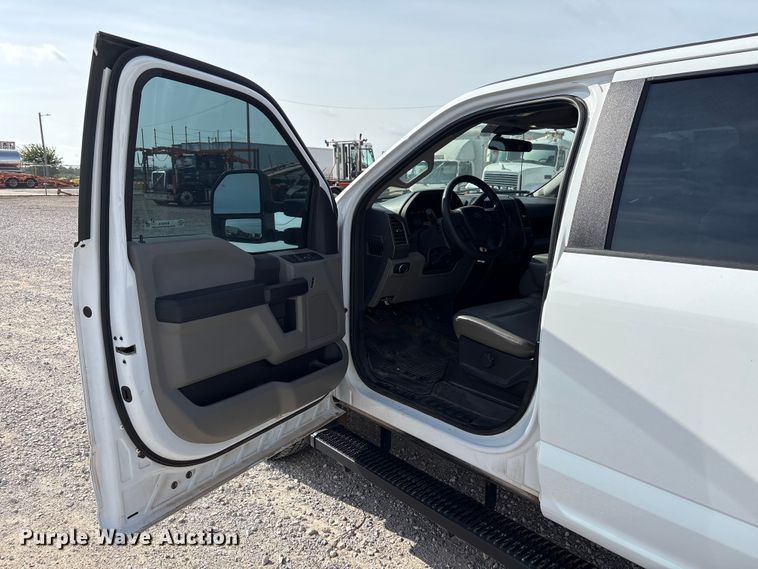 image for item EW0015 2022 Ford F250 Super Duty Crew Cab pickup truck