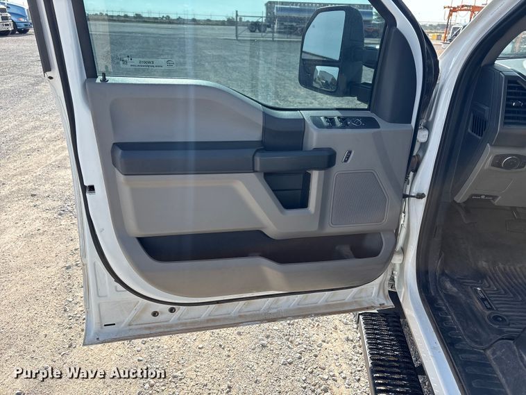 image for item EW0015 2022 Ford F250 Super Duty Crew Cab pickup truck
