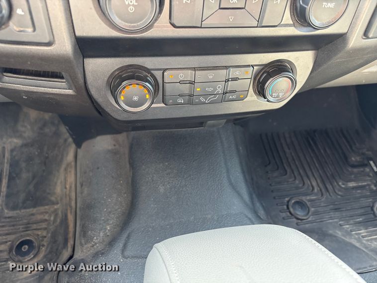 image for item EW0015 2022 Ford F250 Super Duty Crew Cab pickup truck