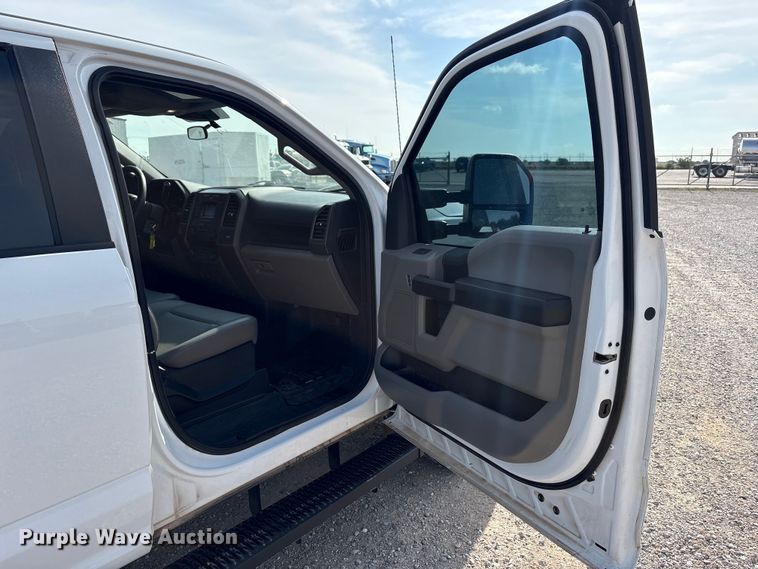 image for item EW0015 2022 Ford F250 Super Duty Crew Cab pickup truck