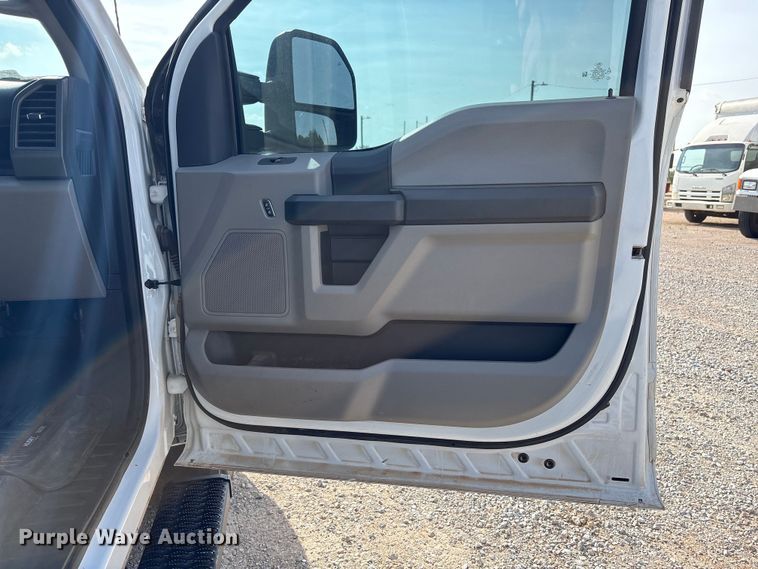 image for item EW0015 2022 Ford F250 Super Duty Crew Cab pickup truck