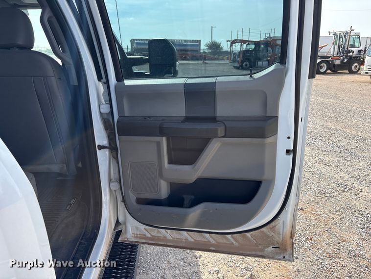 image for item EW0015 2022 Ford F250 Super Duty Crew Cab pickup truck
