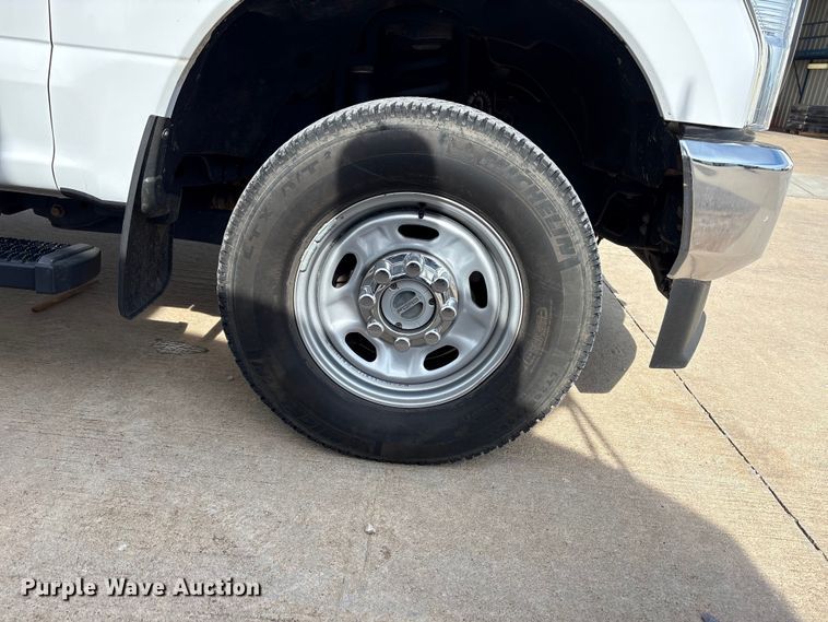 image for item EW0015 2022 Ford F250 Super Duty Crew Cab pickup truck